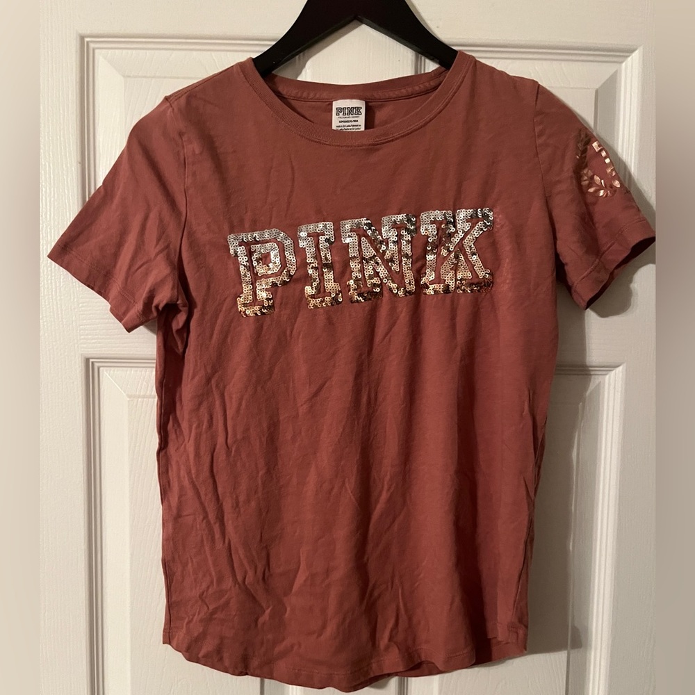 🐠Woman’s Victoria’s Secret Pink Sequin T-shirt. Size Small.
